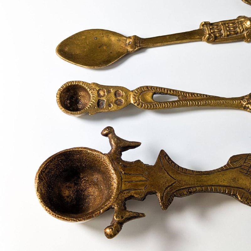 Cucharas para ritual hawan de bronce, India finales s.XIX