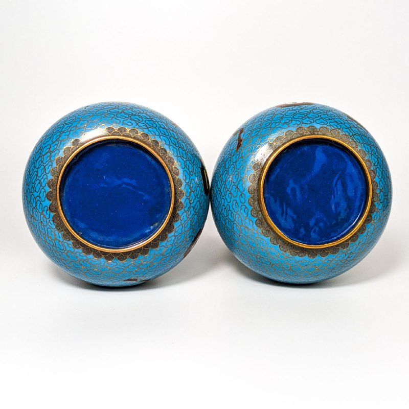 Jarrones Cloisonné Patrón de las 100 antigüedades, China c.1970