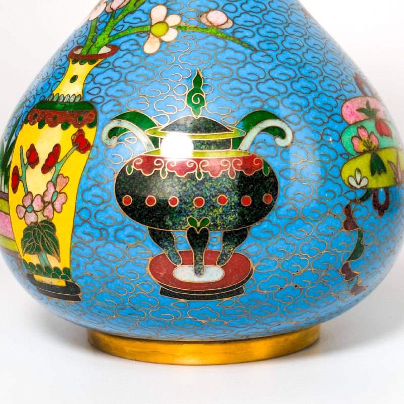 Jarrones Cloisonné Patrón de las 100 antigüedades, China c.1970