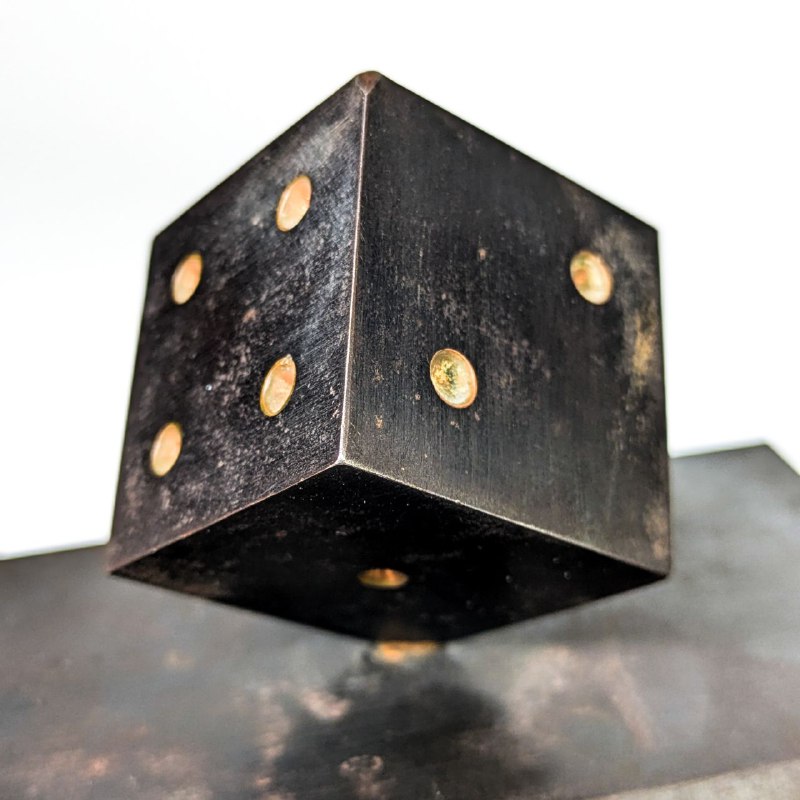 Pisapapeles de hierro con Dado midcentury modern c.1960