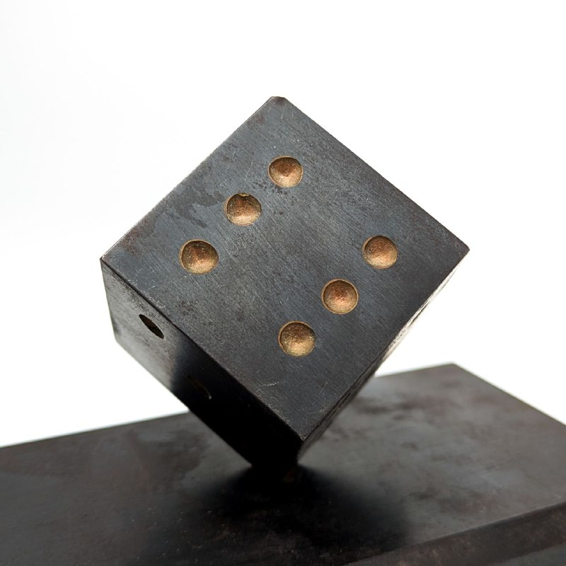 Pisapapeles de hierro con Dado midcentury modern c.1960