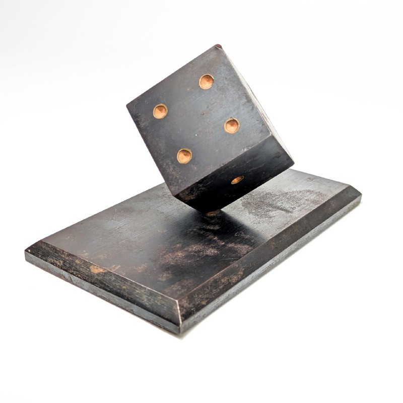 Pisapapeles de hierro con Dado midcentury modern c.1960