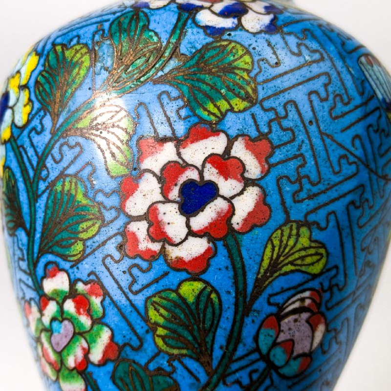 Jarrón Chino de Cloisonné Azul, Primera Republica de China (1911-1949)