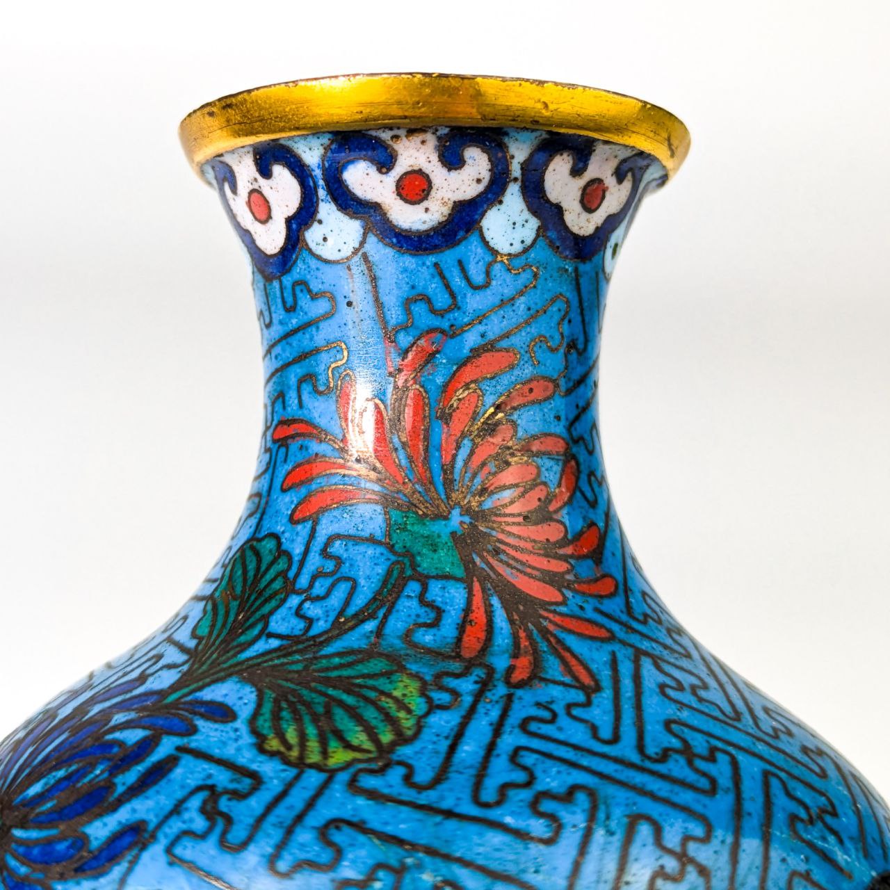 Jarrón Chino de Cloisonné Azul, Primera Republica de China (1911-1949)