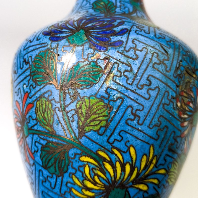 Jarrón Chino de Cloisonné Azul, Primera Republica de China (1911-1949)