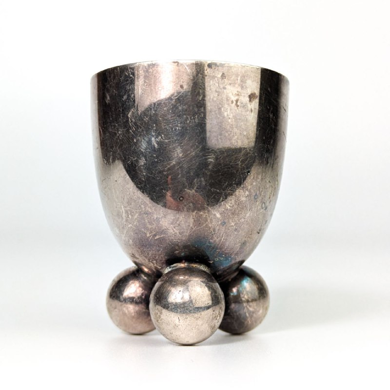 Huevera diseñada por Fritz August Breuhaus para WMF, Alemania c.1930