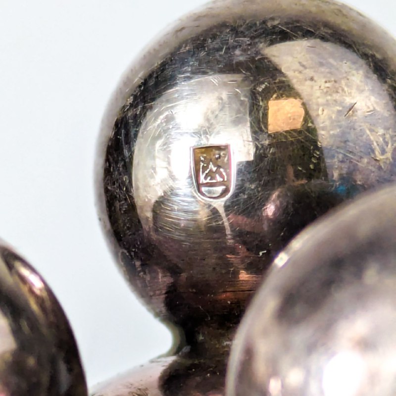 Huevera diseñada por Fritz August Breuhaus para WMF, Alemania c.1930