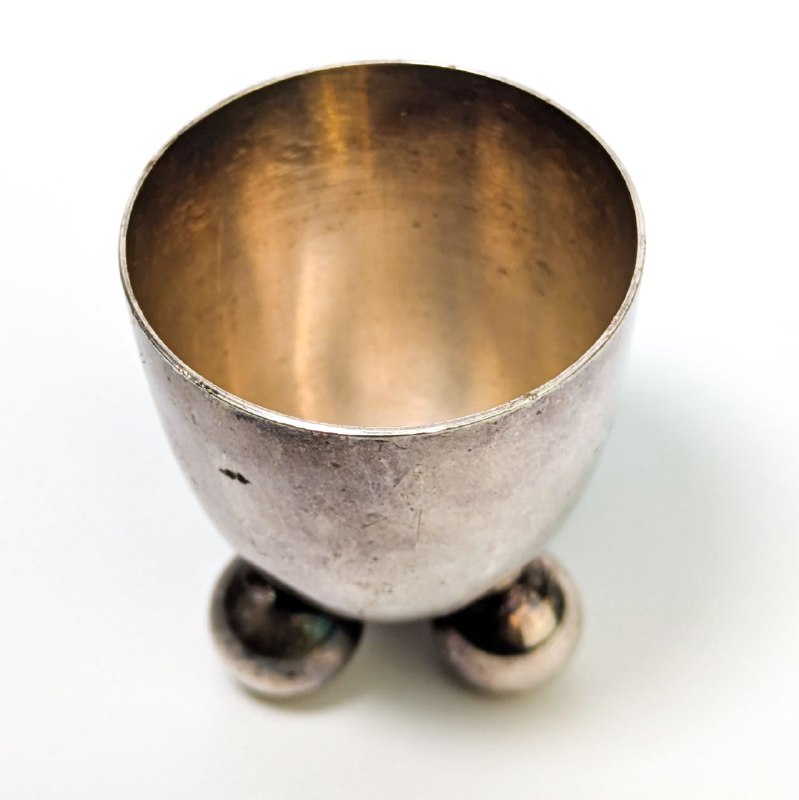 Huevera diseñada por Fritz August Breuhaus para WMF, Alemania c.1930