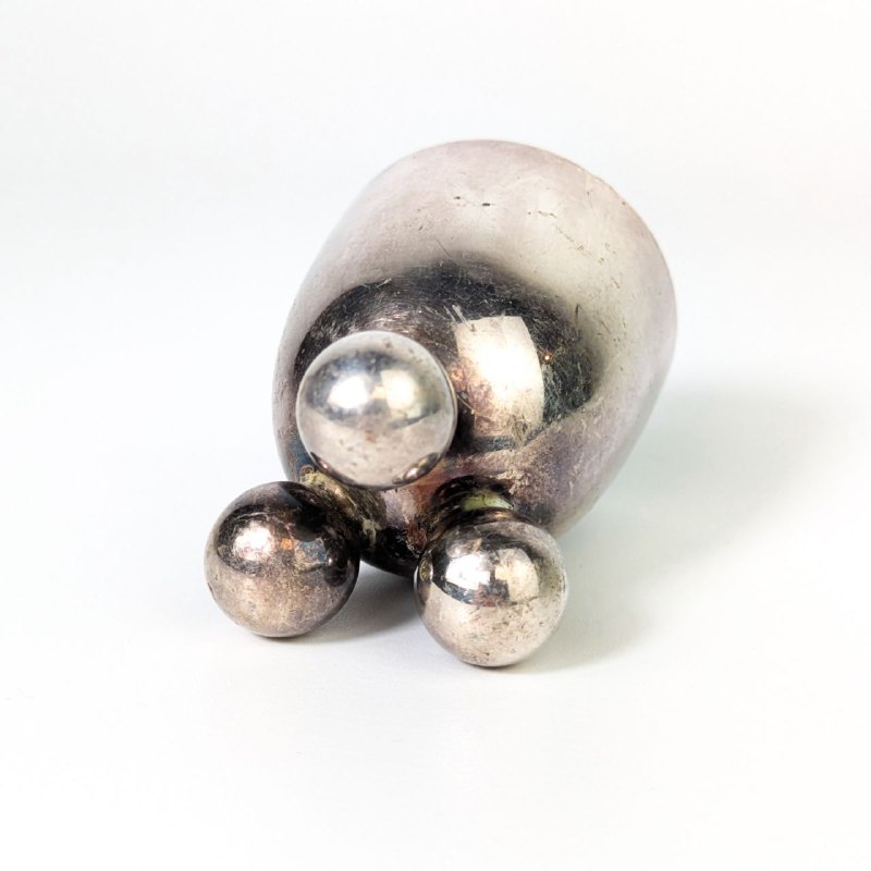 Huevera diseñada por Fritz August Breuhaus para WMF, Alemania c.1930