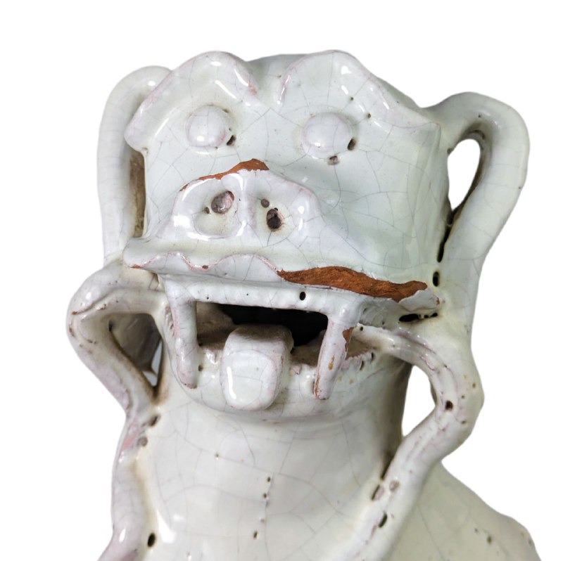 Figura de Perro Foo o Quimera esmaltado en Blanco s.XX