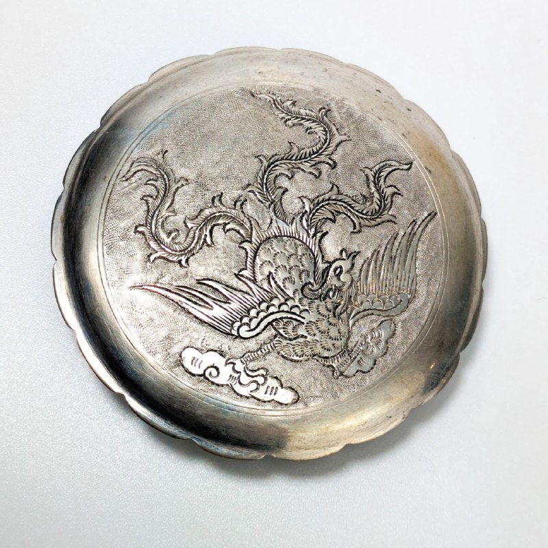 Polvorera o Caja de Maquillaje de Repousse con plata, Tailandia c.1900