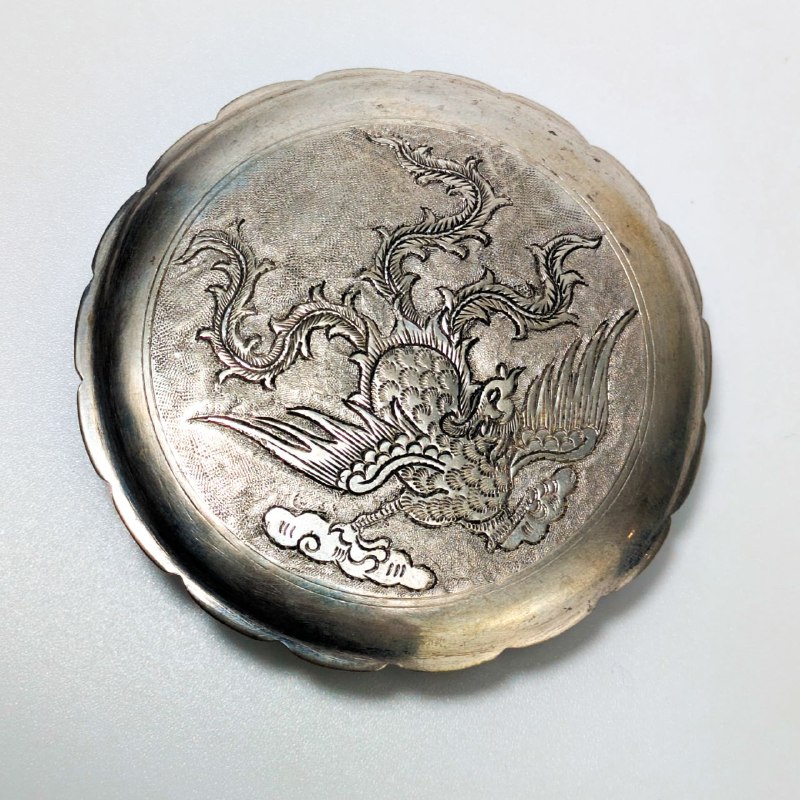Polvorera o Caja de Maquillaje de Repousse con plata, Tailandia c.1900