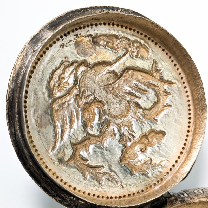 Polvorera o Caja de Maquillaje de Repousse con plata, Tailandia c.1900