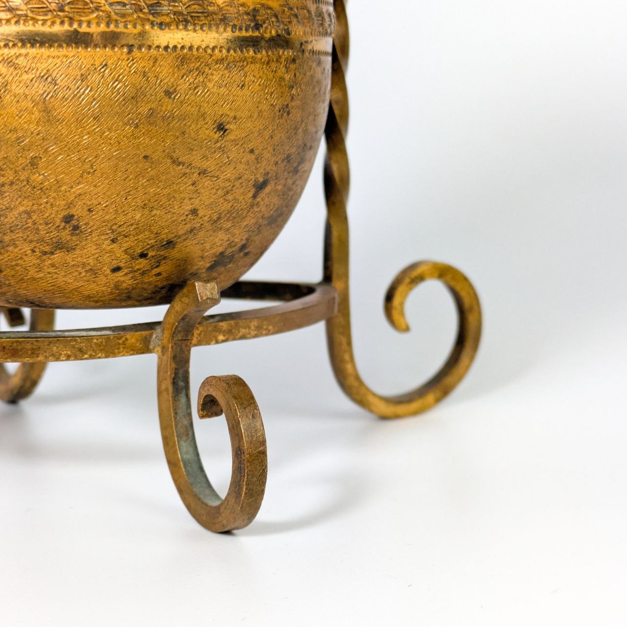 LOTE000290_04-1.jpg Joyero Frances de metal dorado de finales del s.XIX