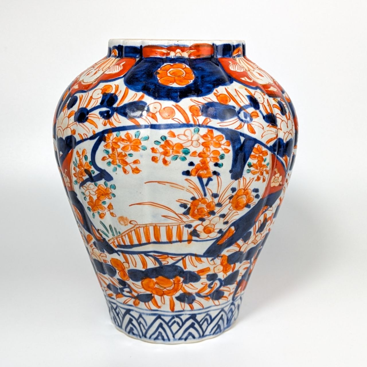 Jarrón japonés de porcelana imari periodo Meiji (1868-1911)
