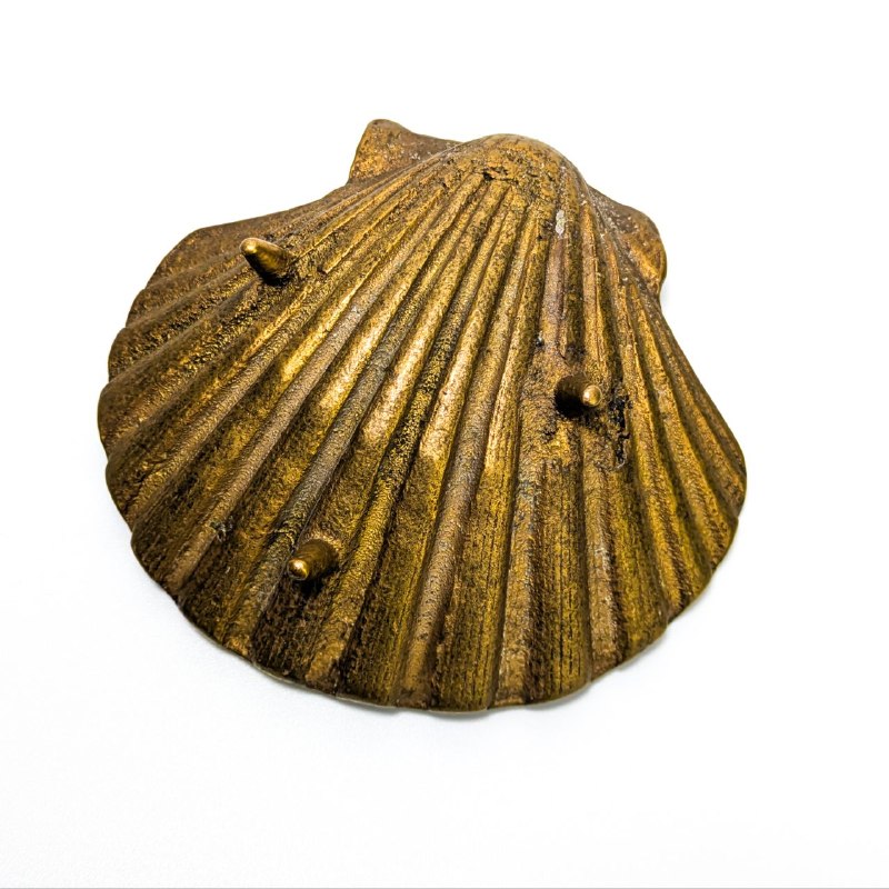 Vaciabolsillos o jabonera en forma de concha de bronce c.1950