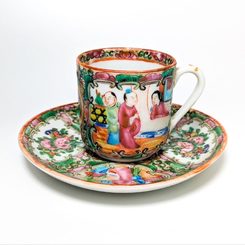 Platito con su taza China de porcelana de Cantón (1911-1949)