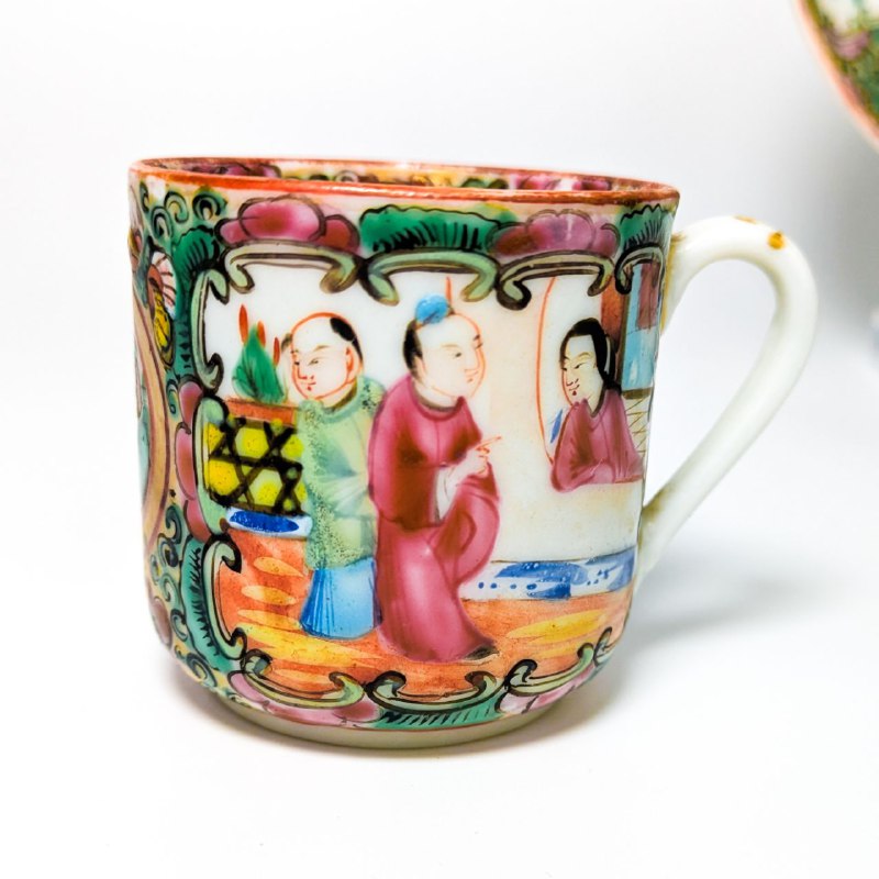 Platito con su taza China de porcelana de Cantón (1911-1949)