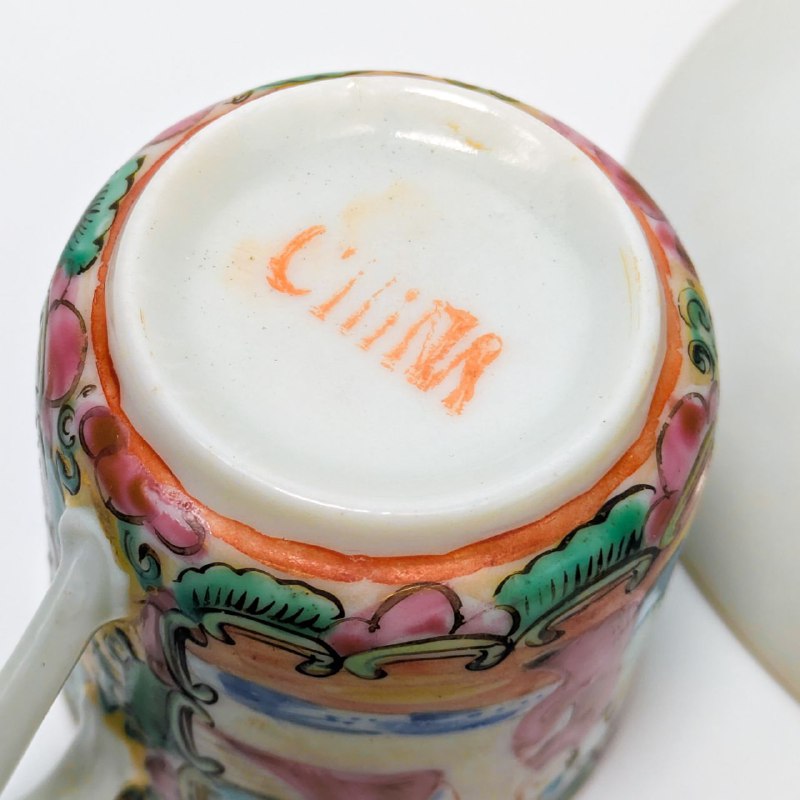 Platito con su taza China de porcelana de Cantón (1911-1949)