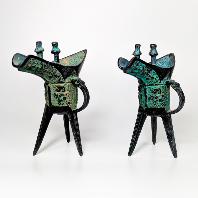 Pareja de Vasijas para Vino Arcaicas Chinas Jue del s.XX