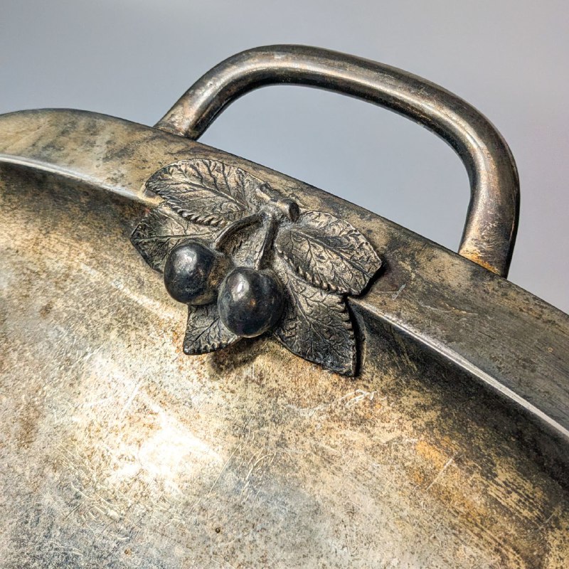 Bandeja de metal Plateado para desayunar