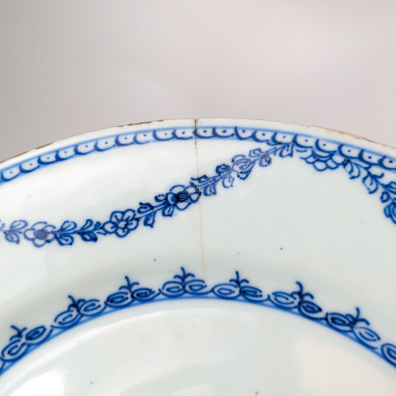 Plato Chino Compania de las Indias periodo Qianlong (1736-1795)