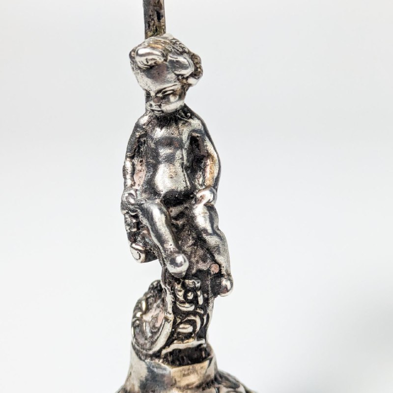 Candelabro de plata con querubin, 59g, punzón 925 c.1900
