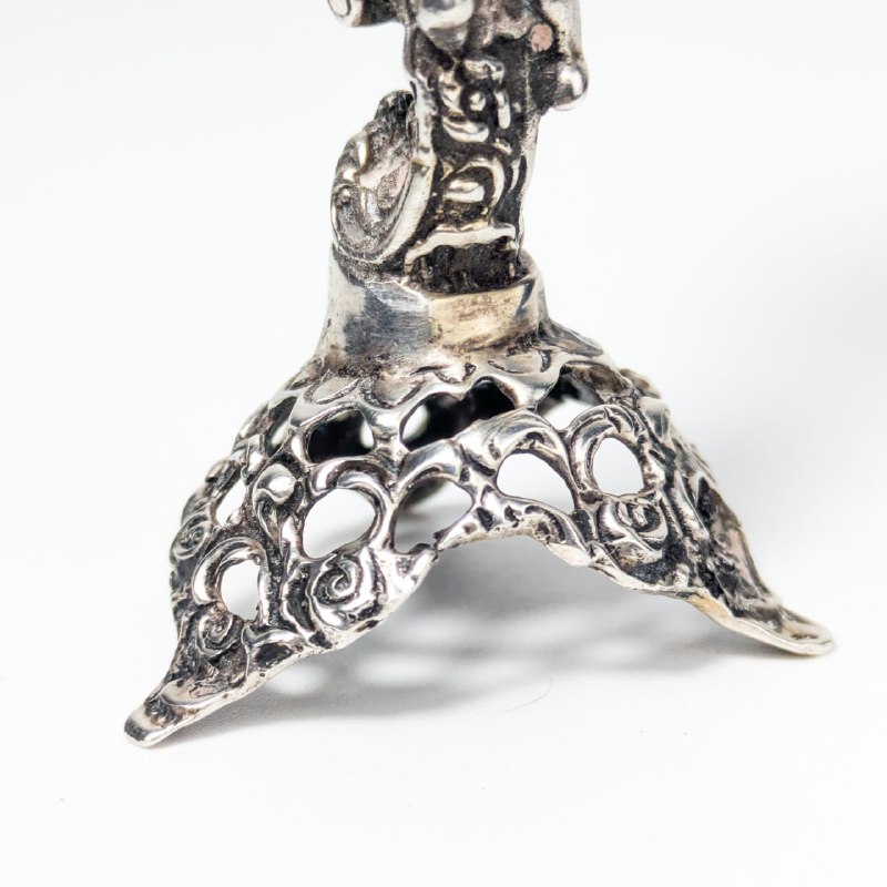Candelabro de plata con querubin, 59g, punzón 925 c.1900