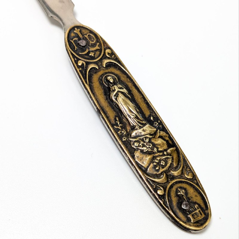 Abrecartas con decoración de la virgen de Lourdes s.XX