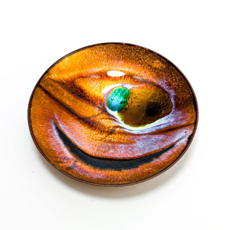 Recipiente de metal esmaltado de Julie Aves