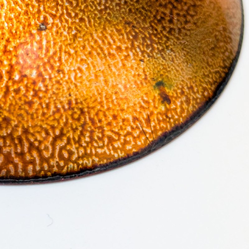 Recipiente de metal esmaltado de Julie Aves