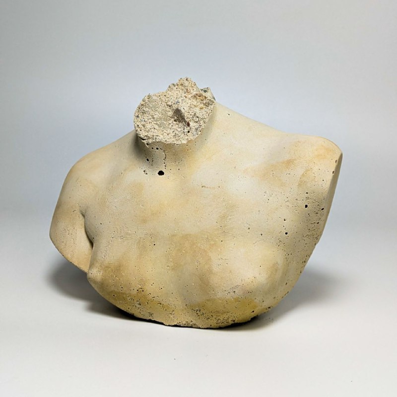 Escultura de Busto de la Venus de Milo roto