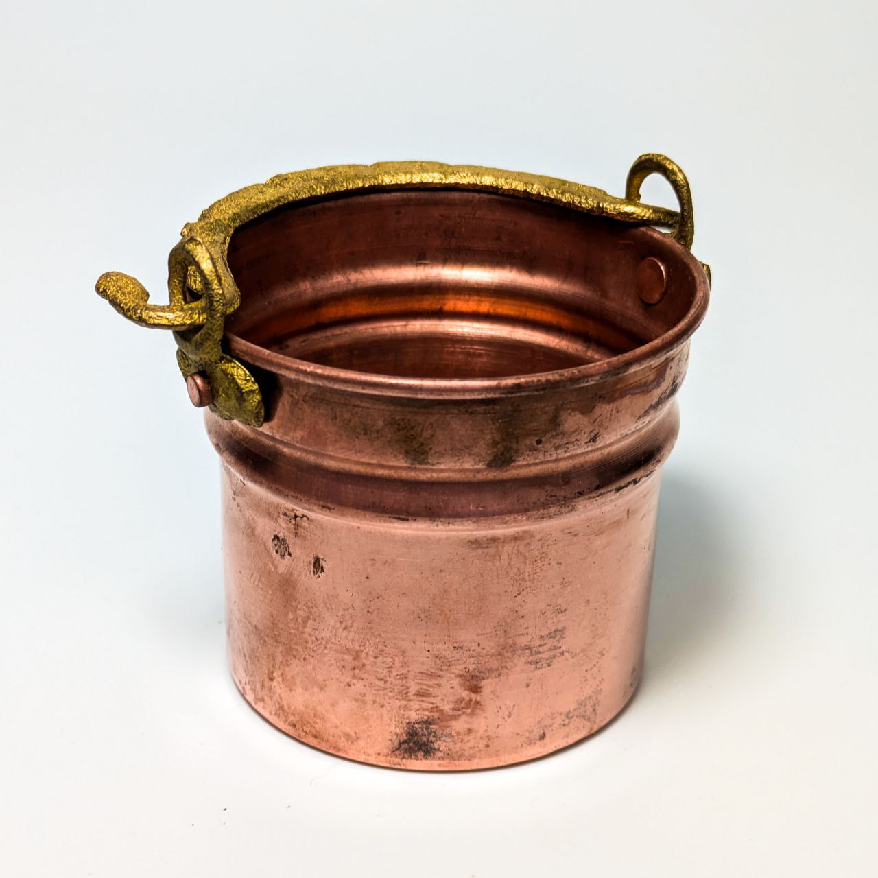 LOTE000379_01-1.jpg Cestita de Cobre s.XX