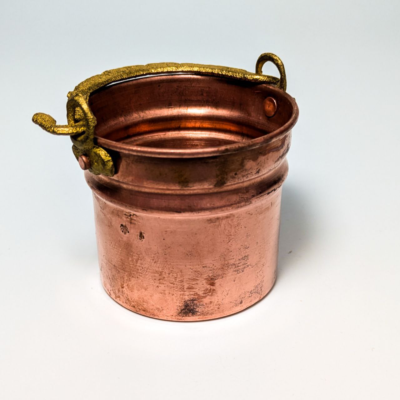 LOTE000379_03-1.jpg Cestita de Cobre s.XX