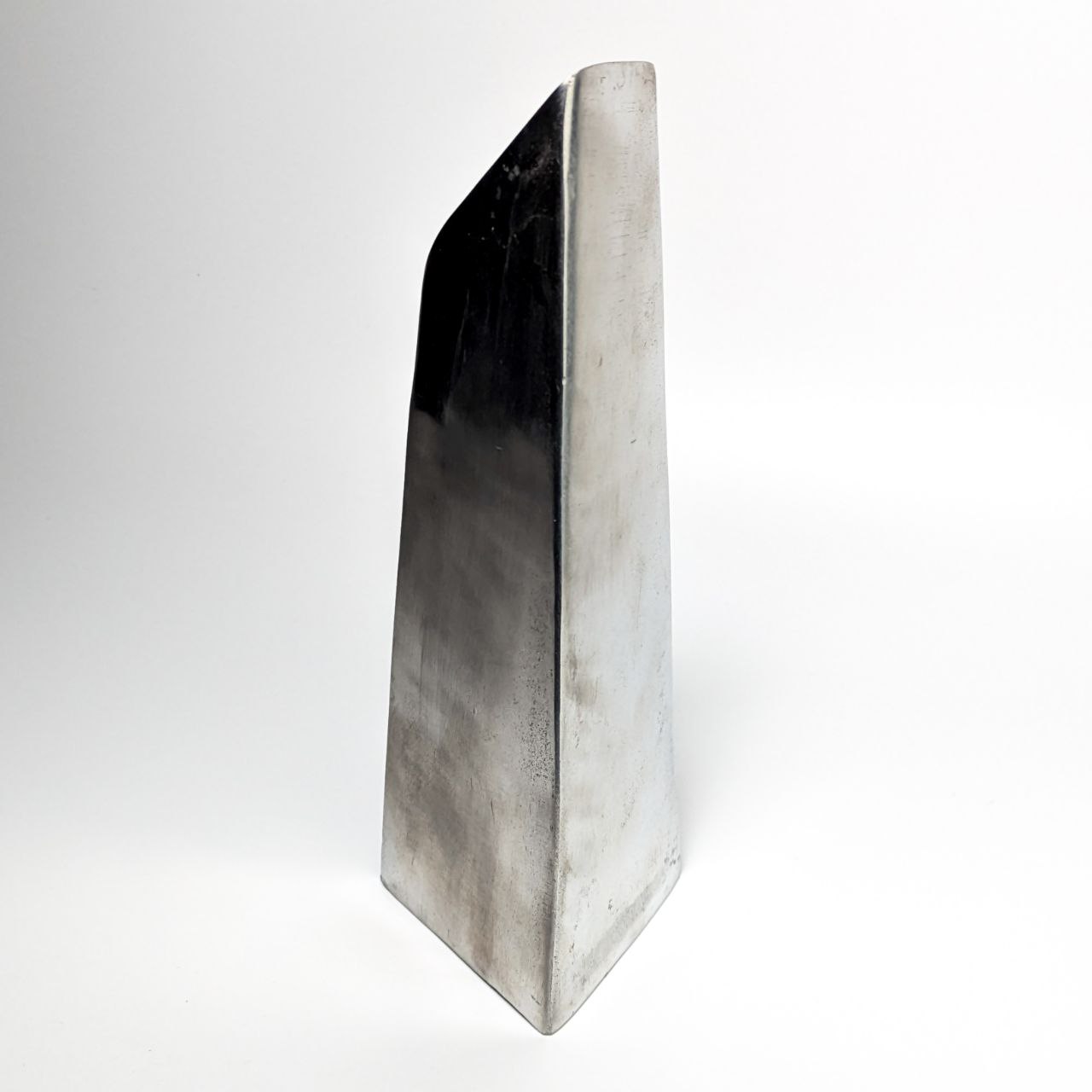 LOTE000381_05-1.jpg Jarrón Brutalista de Aluminio c.1970