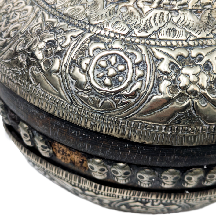 Cuenco budista ceremonial para Tsampa con plata, Tibet c.1880