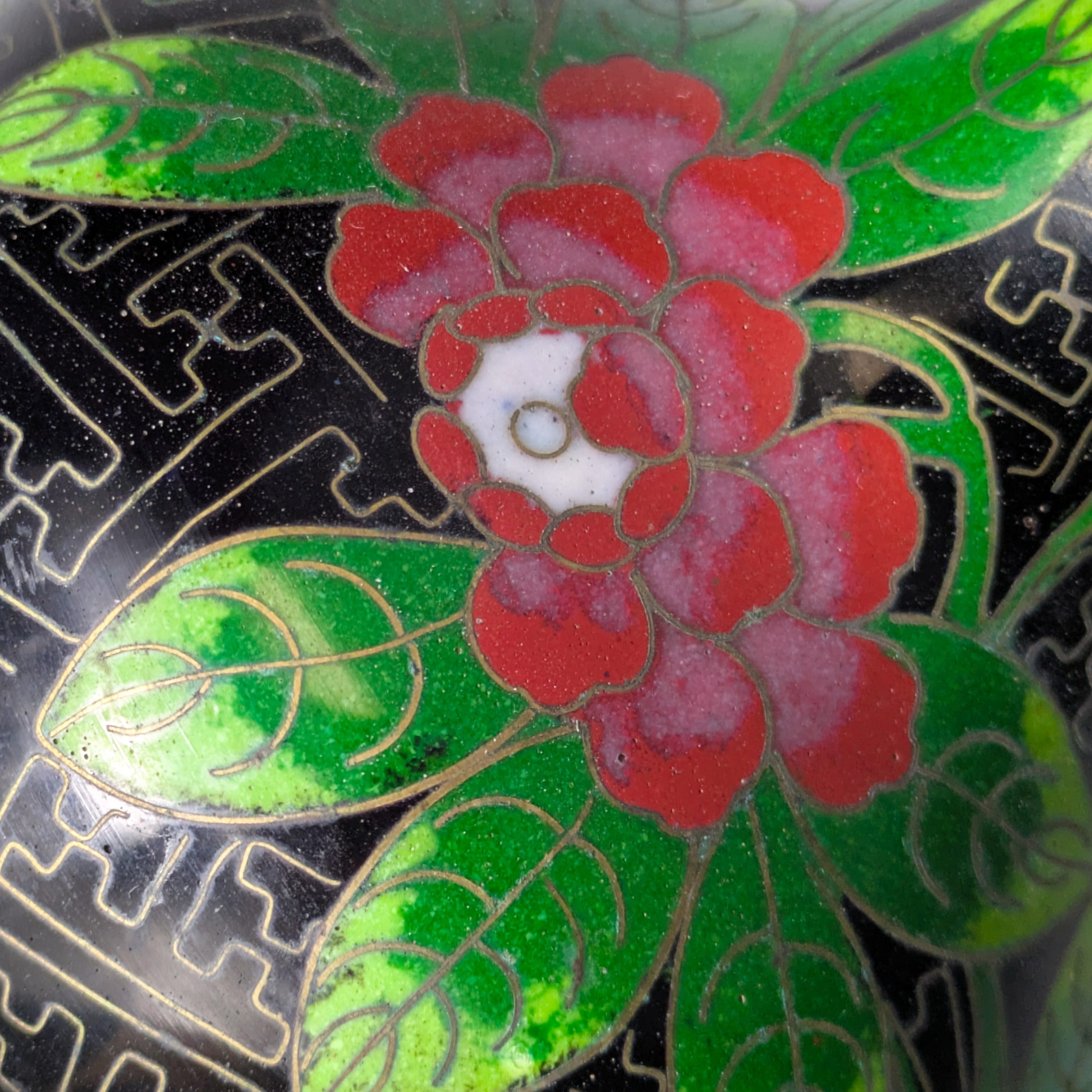 Jarrón de Cloisonné con flores, China, Primera República China (1911-1949)