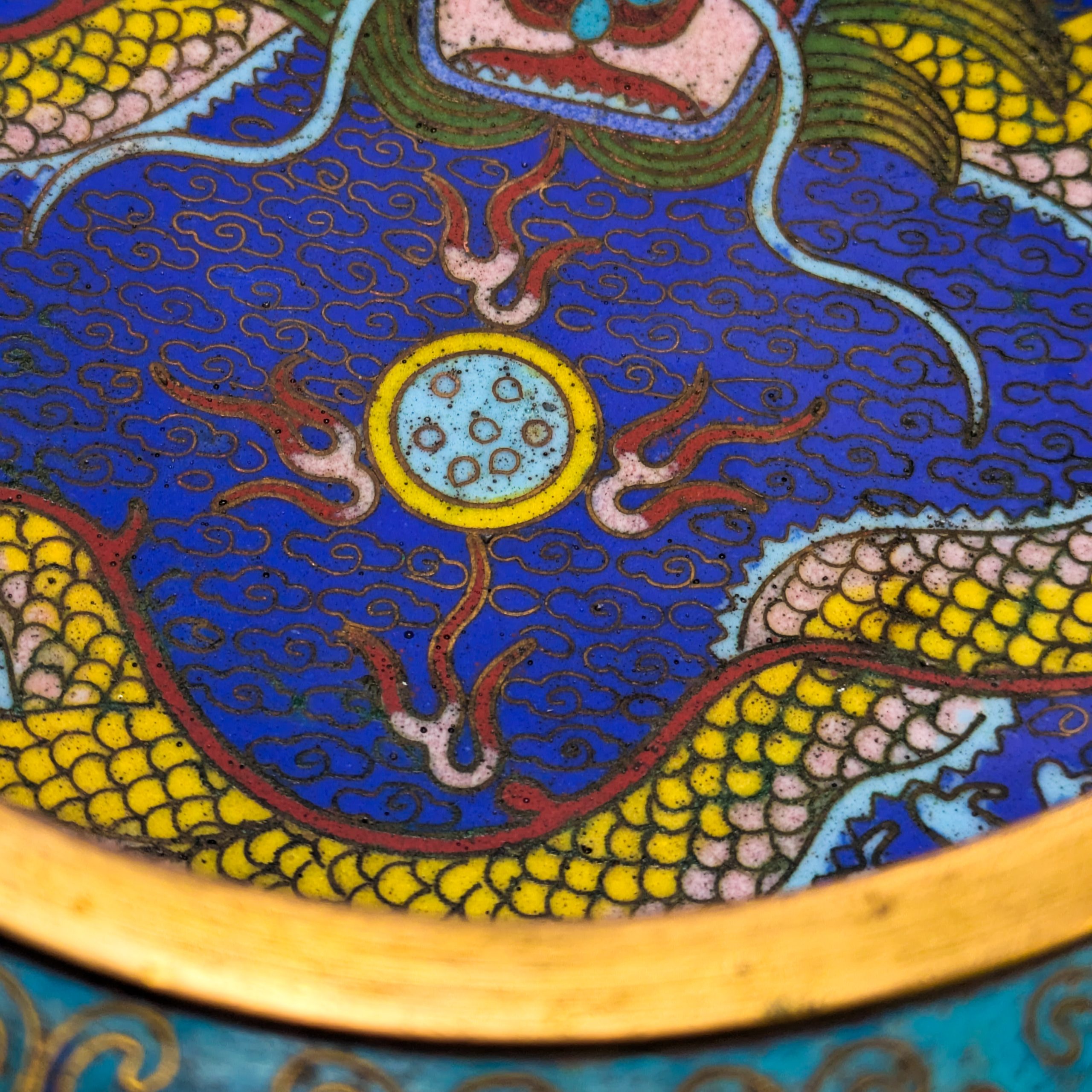 LOTE000421_09.jpg Cuenco Incensario cloisonné dragones, China, Primera República China (1911-1949)