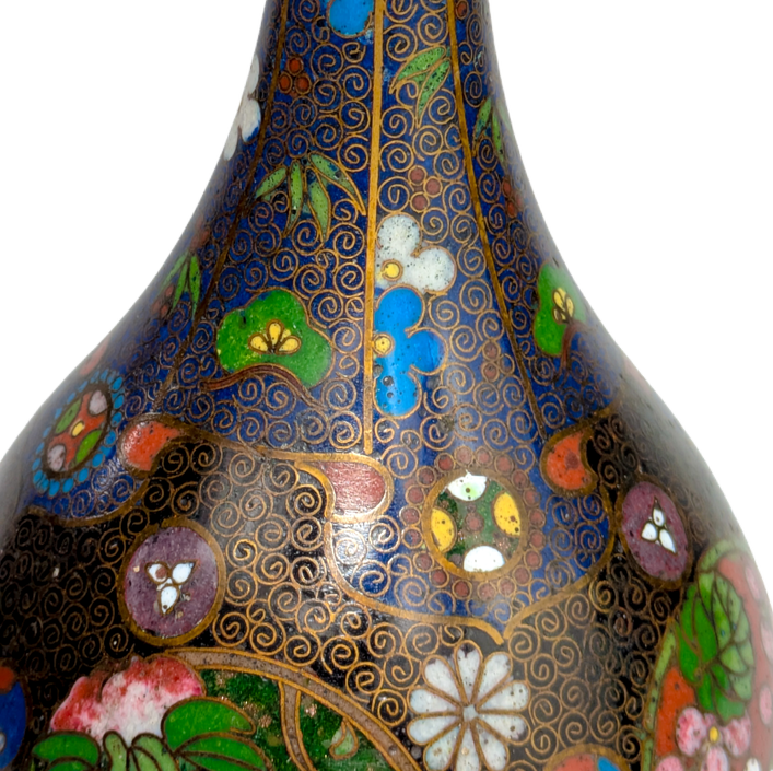 Jarrón de Cloisonné floral, Japón, Periodo Meiji