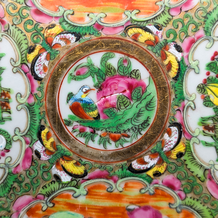 Plato Rose medallion Cantonés, China, Periodo Tongzhi (1861-1875)
