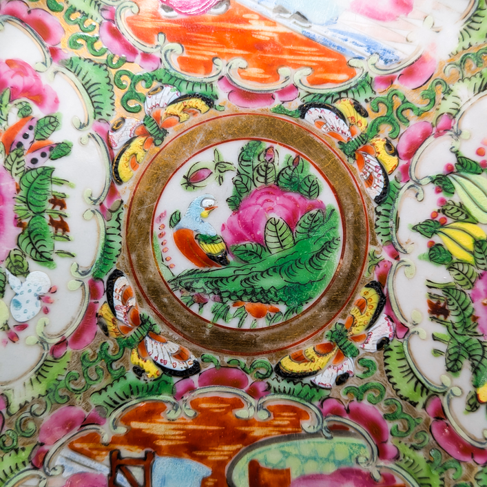 Plato Rose medallion Cantonés, China, Periodo Tongzhi (1861-1875)