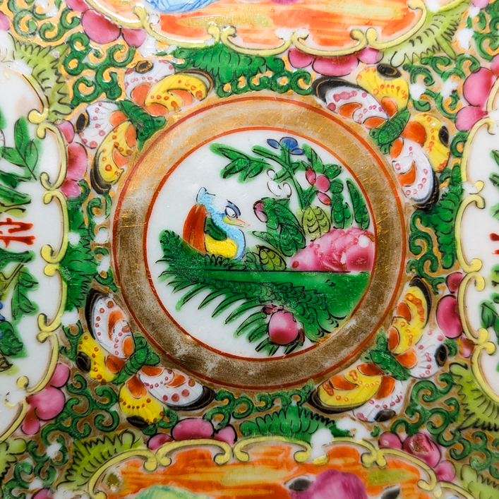 Plato Rose medallion Cantonés, China, Periodo Tongzhi (1861-1875)