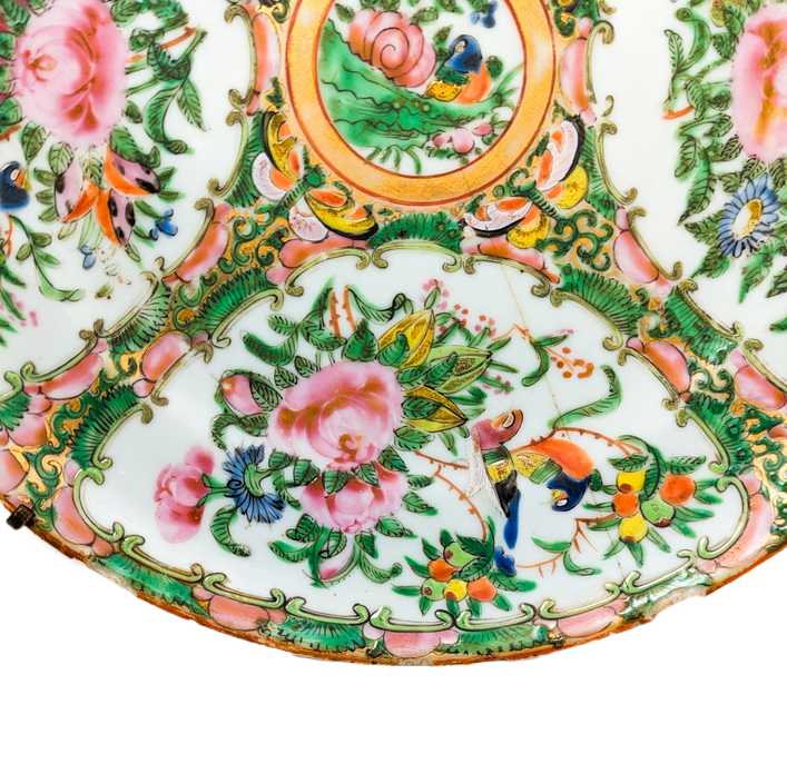 Plato Rose medallion Cantonés, China, Periodo Tongzhi (1861-1875)