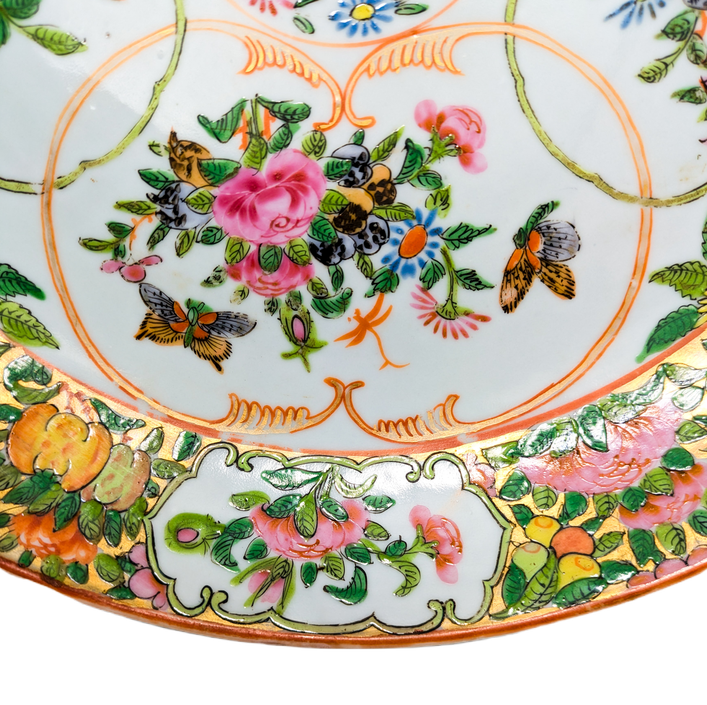 Plato Grande Rose medallion Cantonés, China, Periodo Tongzhi (1861-1875)