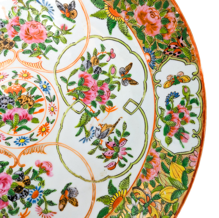 Plato Grande Rose medallion Cantonés, China, Periodo Tongzhi (1861-1875)