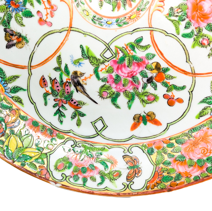 Plato Grande Rose medallion Cantonés, China, Periodo Tongzhi (1861-1875)