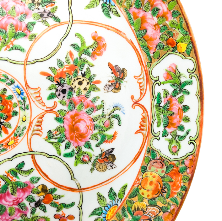 Plato Grande Rose medallion Cantonés, China, Periodo Tongzhi (1861-1875)