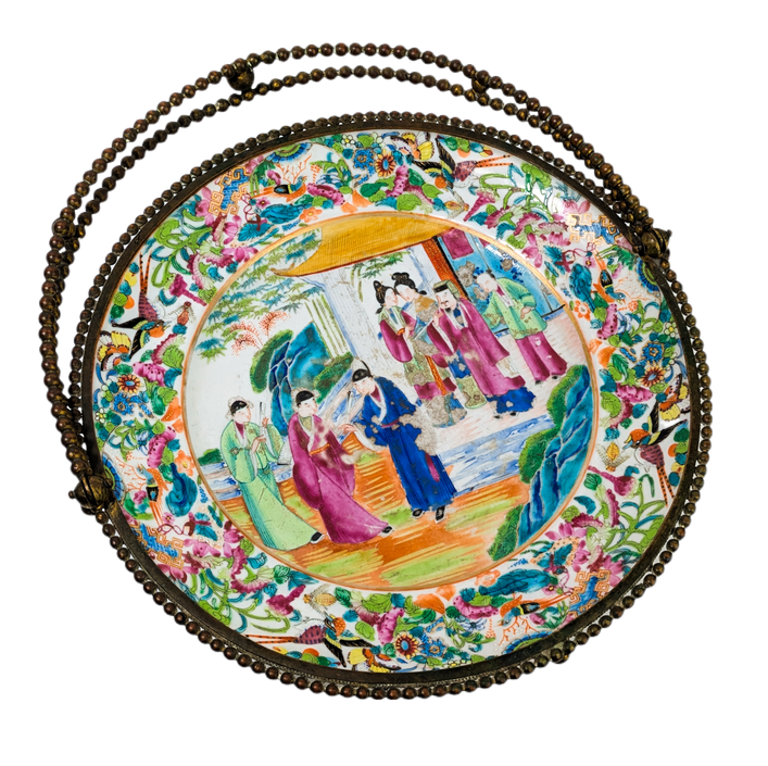 Plato Famille Rose Cantonés con bronce francés, China, Periodo Daoguang (1820-1850)