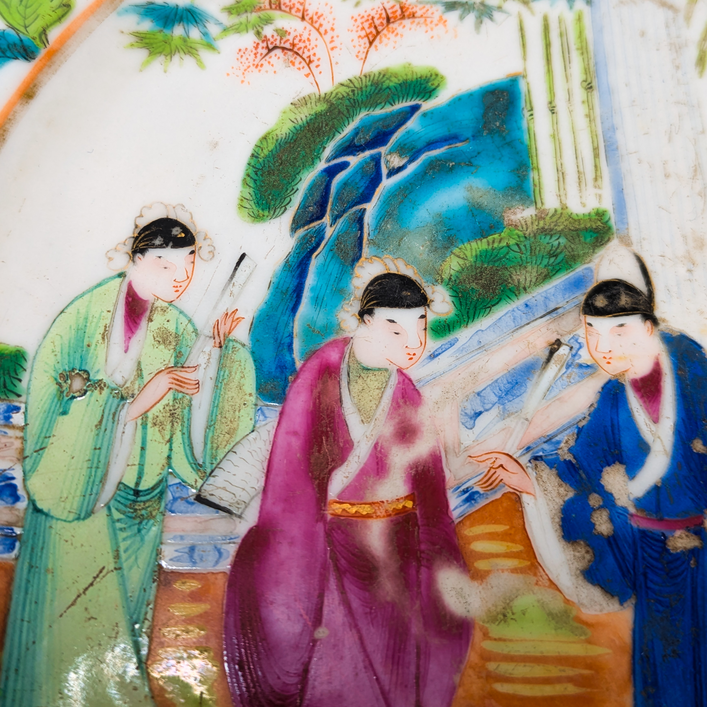 Plato Famille Rose Cantonés con bronce francés, China, Periodo Daoguang (1820-1850)