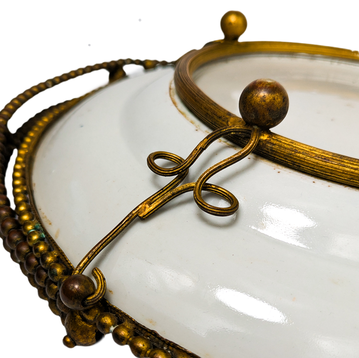 Plato Famille Rose Cantonés con bronce francés, China, Periodo Daoguang (1820-1850)